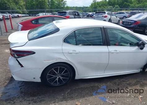 2022 Toyota Camry Se z USA, uszkodzony, nr VIN 4T1G11AK8NU045507